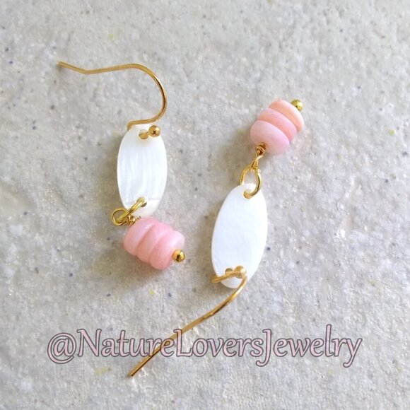 ๐๐๐ 3/$25!!! Lightweight! Pink White & Gold Mother of Pearl & Shell Earrings - Picture 3 of 6